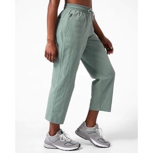 Athleta Pants Trekkie Straight Leg Crop Elastic Waist Drawstring Ankle Size 4